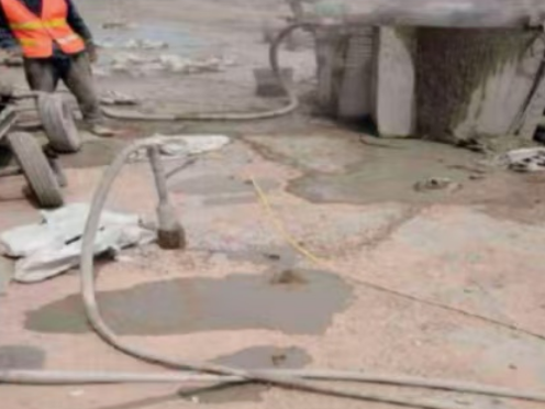 嘉定水泥混凝土路面板底注浆技术 路面脱空注浆整治方案